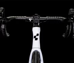 Cube Agree C:62 Flashwhite´n´carbon 11 Cube Agree C:62 Flashwhite´n´carbon -Vélo Boutique de vente 578050 D4