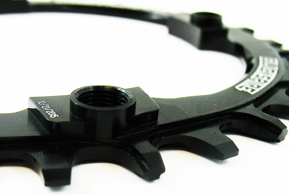 Blackspire Plateau Ovale 104mm Snaggletooth 4 Blackspire Plateau Ovale 104mm Snaggletooth – Image 2