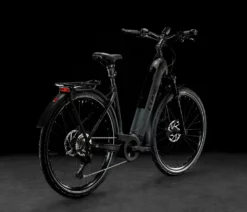 Cube Kathmandu Hybrid SLT 750 Easy Entry Black´n´metal 9 Cube Kathmandu Hybrid SLT 750 Easy Entry Black´n´metal -Vélo Boutique de vente CUBE Kathmandu Hybrid SLT 750 Easy Entry black n metal 631353 E 2