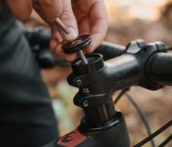 Fidlock VACUUM Replacement Ahead Cap - Capuchon De Potence De Rechange 7 Fidlock VACUUM Replacement Ahead Cap - Capuchon De Potence De Rechange -Vélo Boutique de vente Fidlock VP 0000B BLK 20125803 VACUUM Replacement Ahead Cap Ersatz Vorbaukappe 2