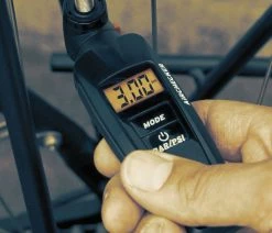 SKS Germany Airchecker - Manomètre Numérique De Pression D'air 11 SKS Germany Airchecker - Manomètre Numérique De Pression D'air -Vélo Boutique de vente SKS Airchecker 10001 5