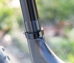 BikeYoke Serre-selle Squeezy -Vélo Boutique de vente Squeezy 2 min