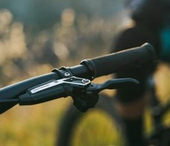 SRAM Frein à Disque Code Ultimate Stealth 13 SRAM Frein à Disque Code Ultimate Stealth -Vélo Boutique de vente Sram Code Ultimate Stealth Scheibenbremse 00 5018 194 000 6