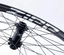 ZIPP Jeu De Roues 3ZERO Moto 29" Tubeless Boost Sram/Shimano -Vélo Boutique de vente Zipp 3ZERO Moto Tubeless Boost Laufradsatz silver stealth 2